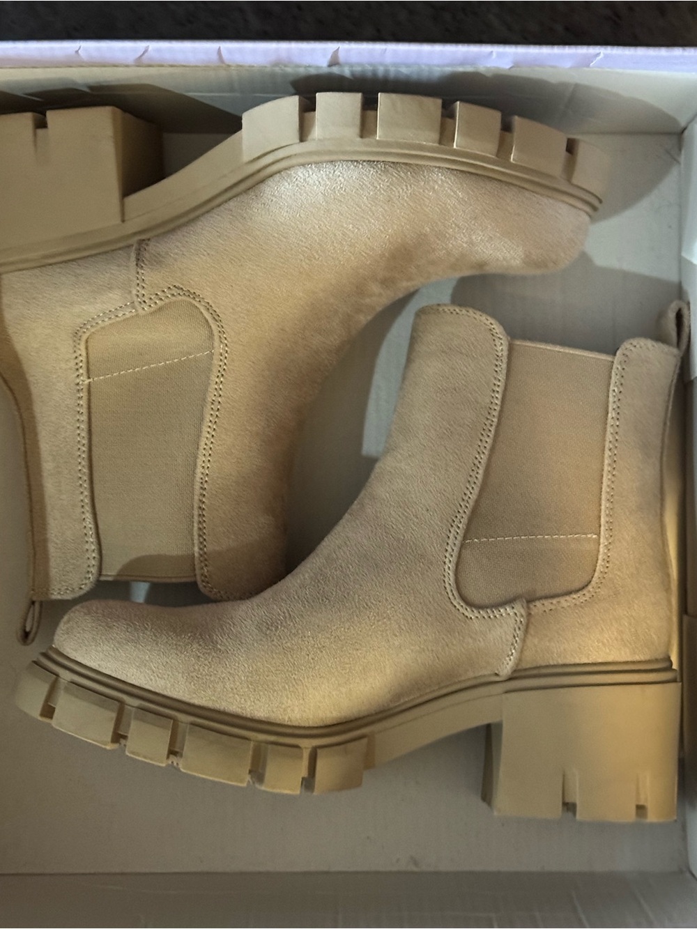 NWOB Dolce Vita Tan Chunky Chelsea Heeled Boots
